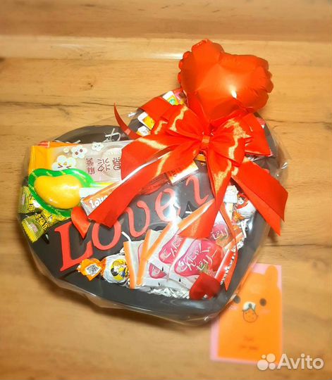 Подарок для девушки девочки мамы сестры love is