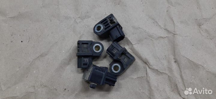 Датчик удара передний Pajero Sport 3 L200