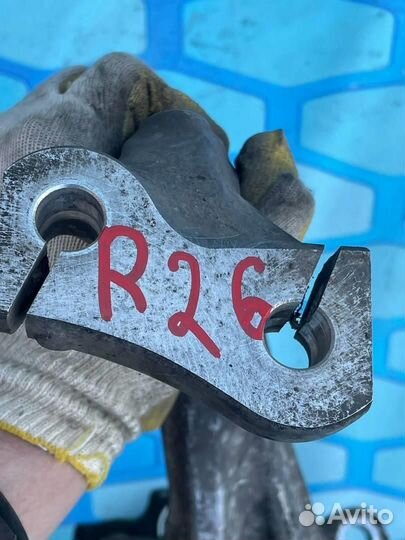 Кулак поворотный передний правый 8K0407254R