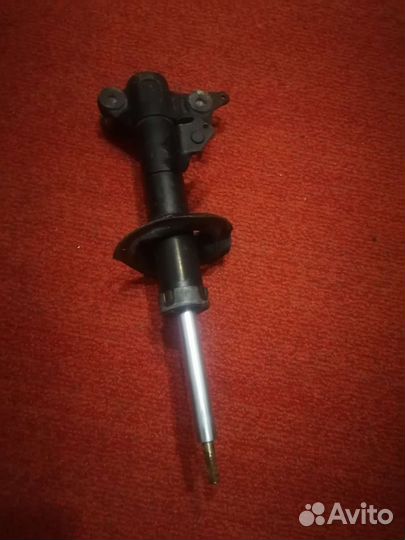 Стойка передняя на nisan Primera 12