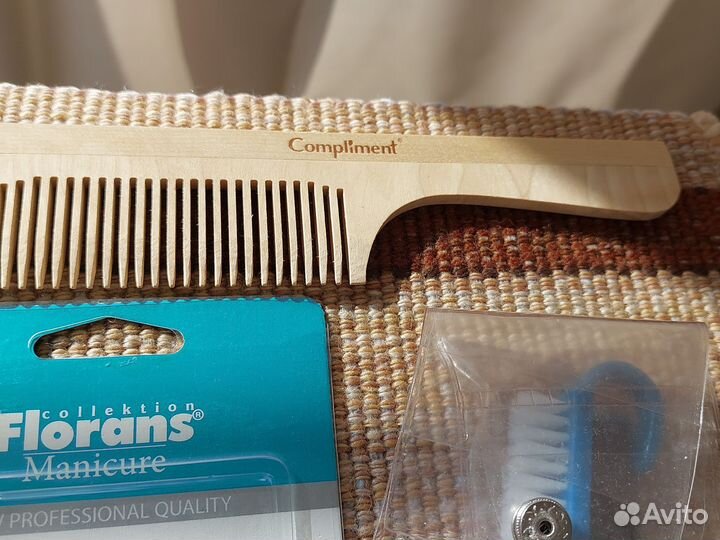 Новогодний подарок для женщин : косметичка, кисти