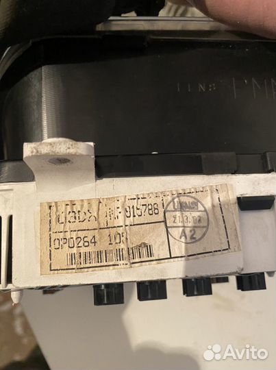 Щиток приборов Mitsubishi Carisma