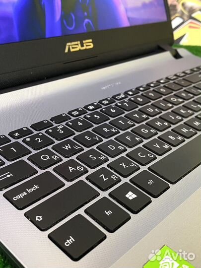 Ноутбук Asus i3-7th/16/256/MX130 2GB