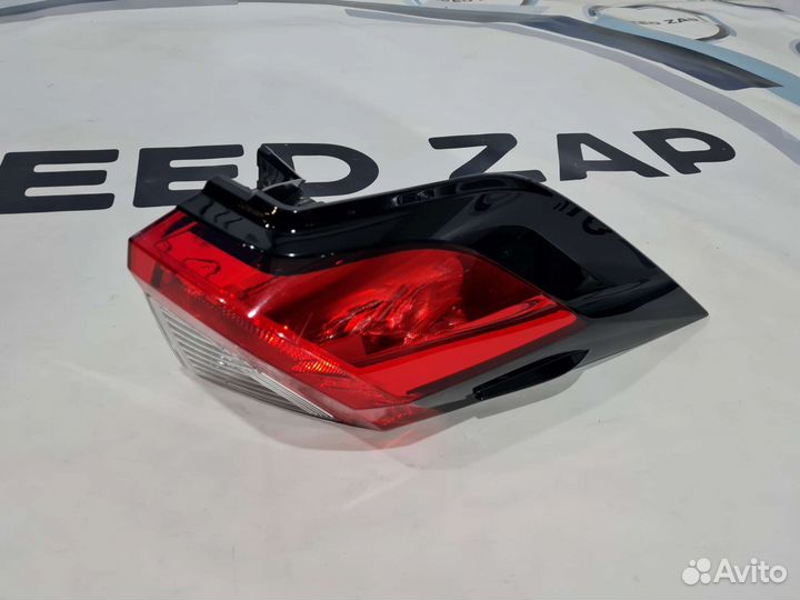 Фонарь правый наружный Toyota RAV4 XA50