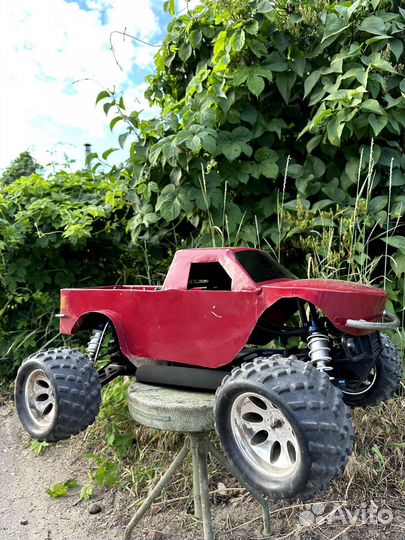 Бензиновая машинка на радиоуправлении