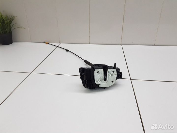 Замок двери задний левый (Geely Atlas)