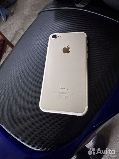 Телефон iPhone 7 32