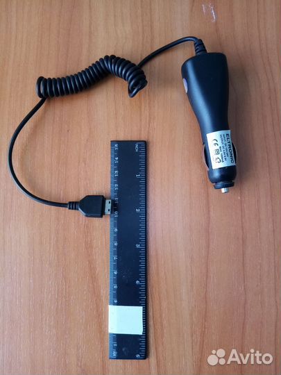 Автомобильное зарядное устройство для смартфона