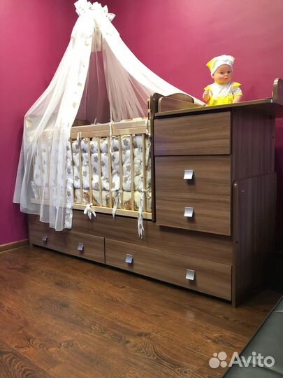Продаю детскую кроватку с маятником
