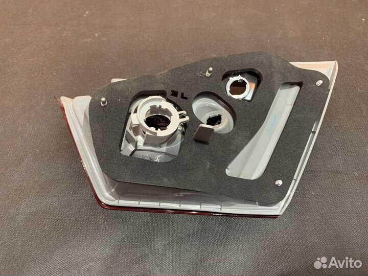 Фонарь задний левый на Toyota Camry V50