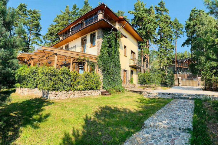 Дом 205 м² на участке 12 сот.