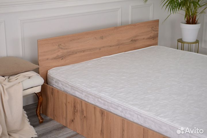 Кровать с матрасом 160х200
