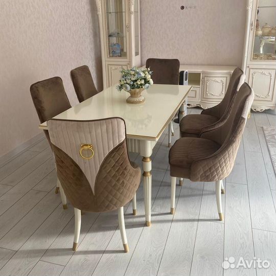 Стол и стулья