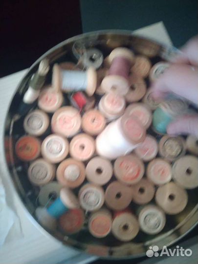 Нитки, иголки, крючки, тесьма, пуговицы