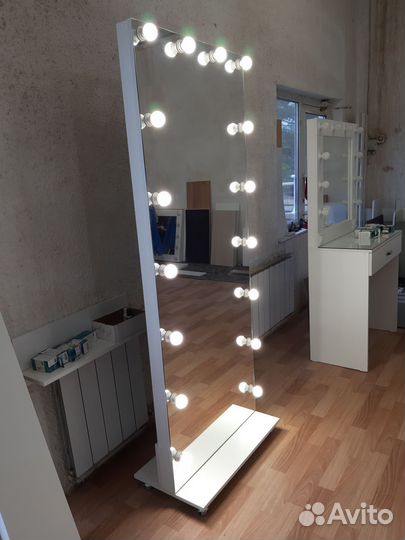 Ростовое безрамное зеркало на колесиках новое