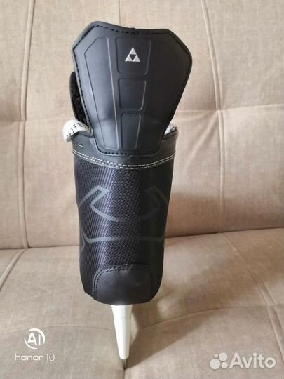 Коньки хоккейные