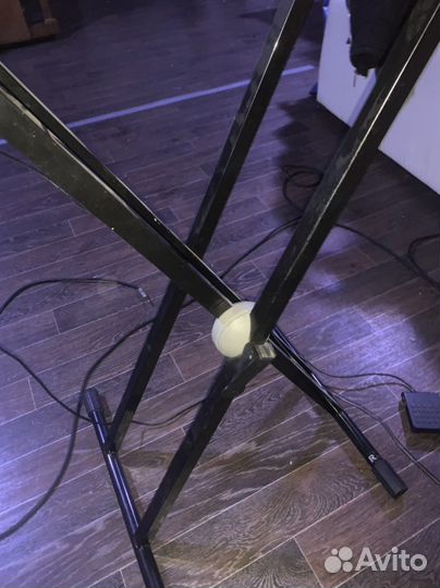 Стойка для синтезатора