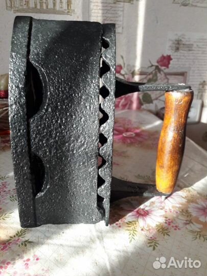 Утюг старинный