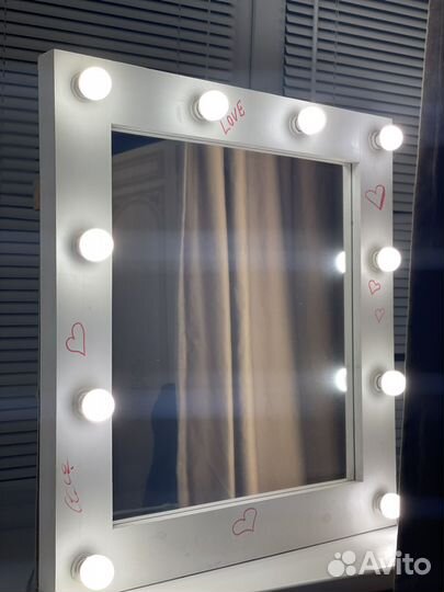 Зеркало с лампочками
