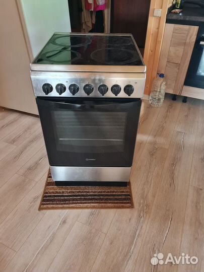 Плита электрическая Indesit IS5V4PHX/RU