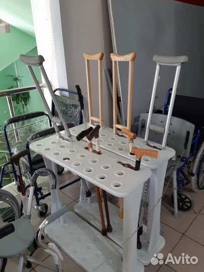 Коляска инвалидная,ходунки,трости новое