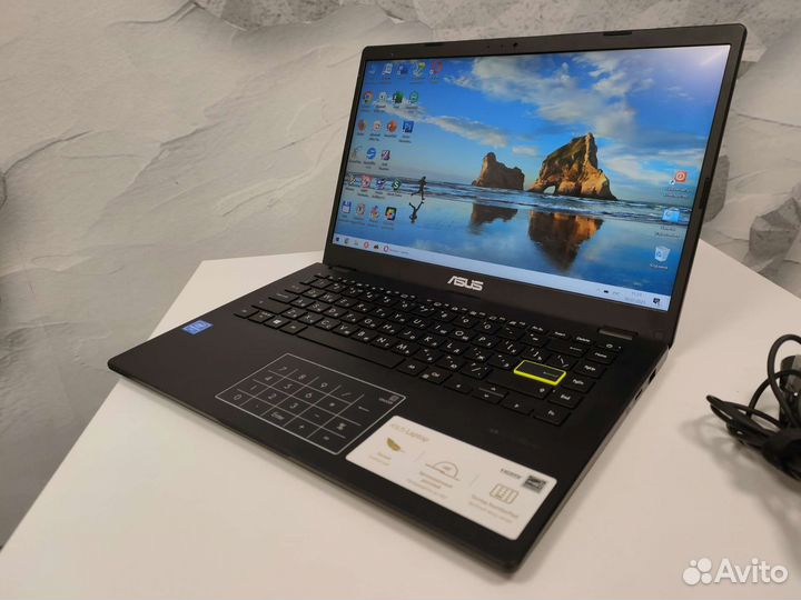 Ноутбук Asus 4gb/128gb