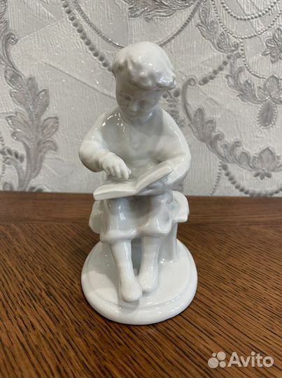 Фарфоровая статуэтка «Ленин в юности» (лфз)