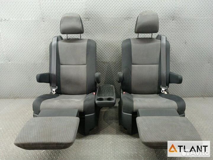 Сидение toyota estima