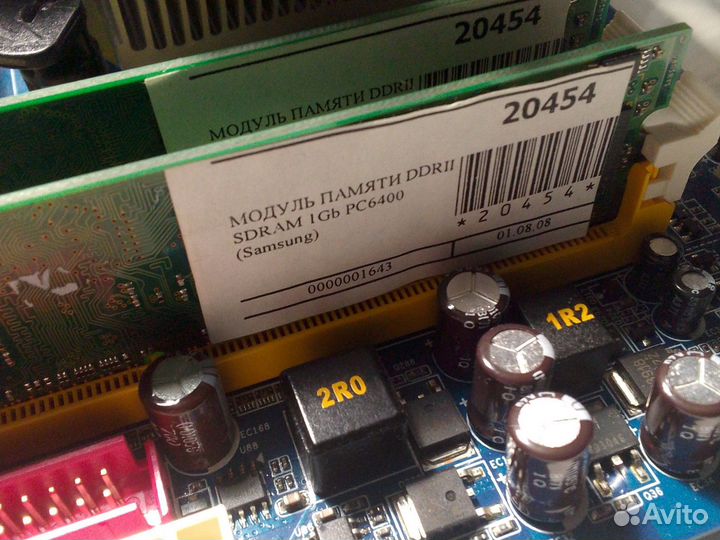 Материнская плата с процессором и памятью