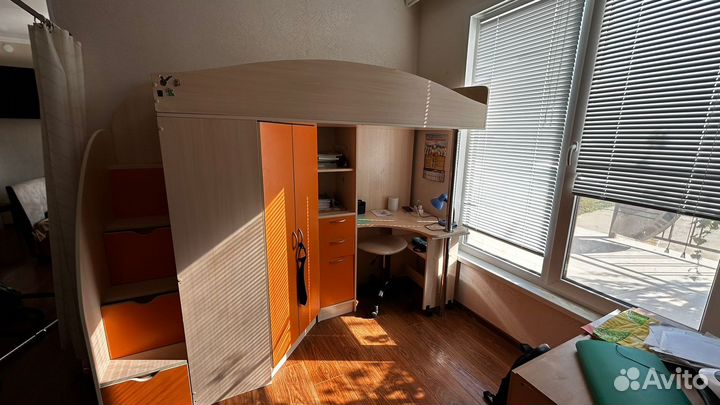 Двухъярусная кровать со столом бу