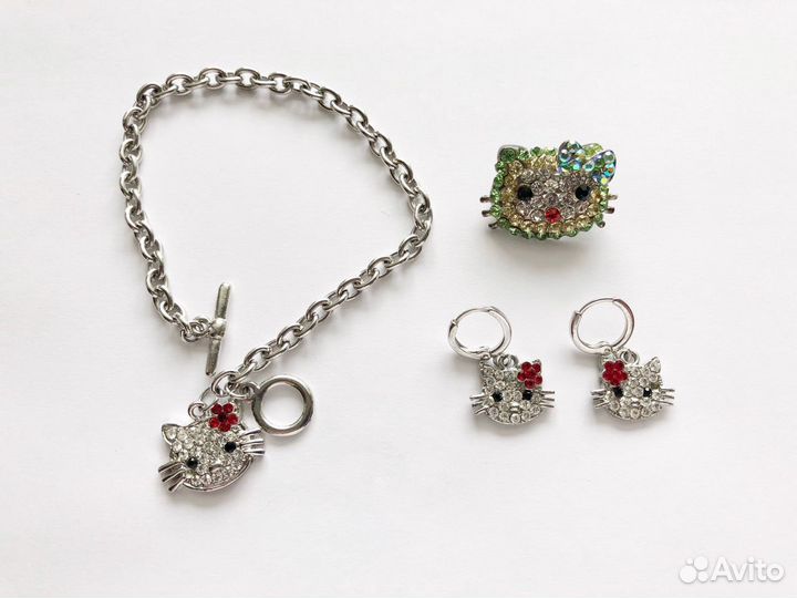 Украшение Hello Kitty с камнями сваровски