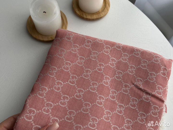 Шаль от бренда gucci