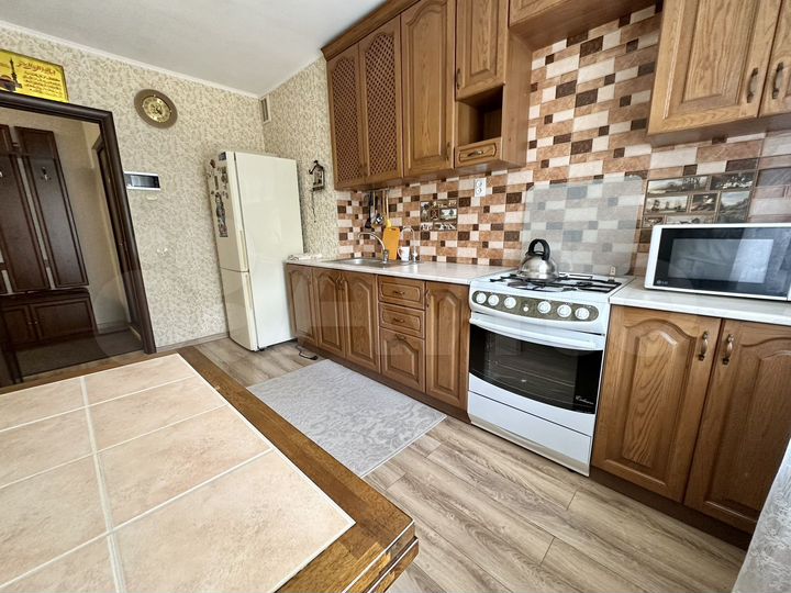 3-к. квартира, 70 м², 3/10 эт.