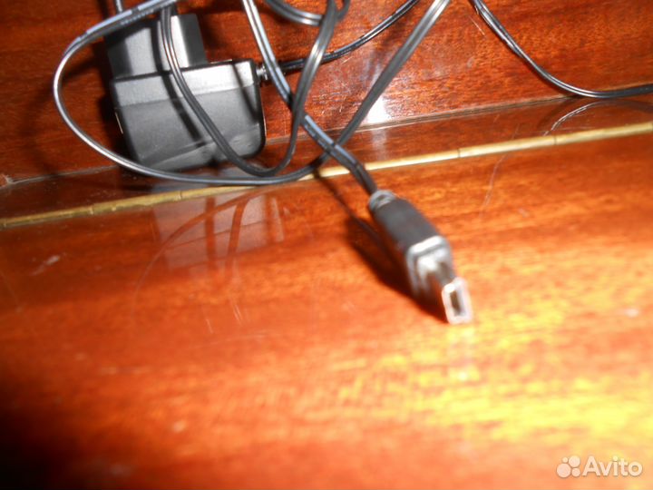 Зарядное устройство для сотового телефона philips