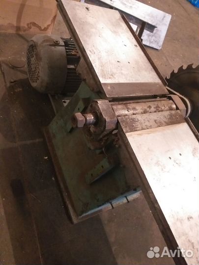 Деревообрабатывающий станок