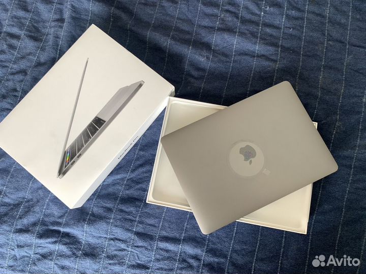 Apple Macbook Pro 13 256 touchbar, 4 порт 104 цикл