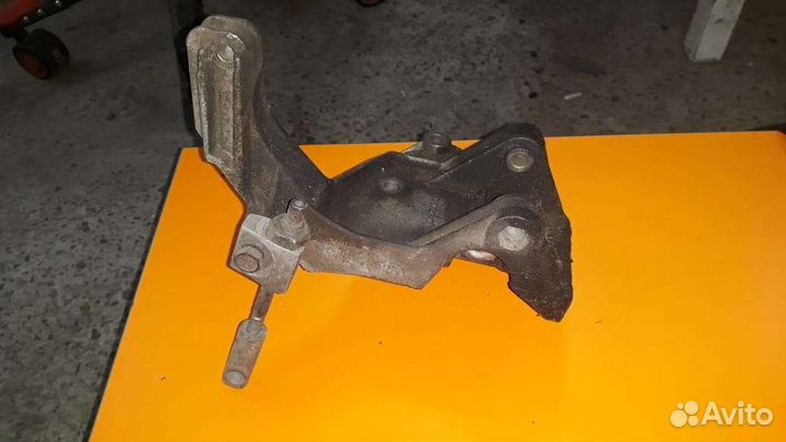 Кронштейн генератора LADA Kalina