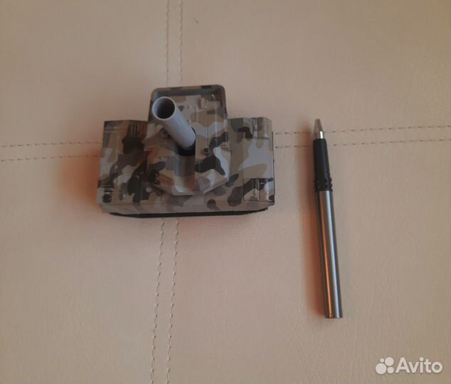Подставка для ручки танк