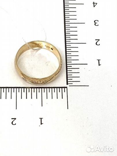 Золотое обручальное кольцо с камнем 17р