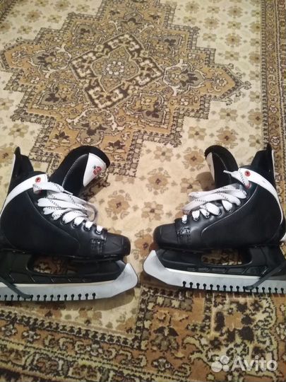 Коньки хоккейные