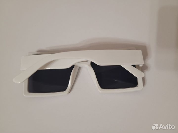 Солнцезащитные очки белые