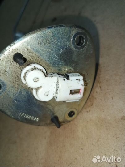 Датчик уровня топлива Mitsubishi Outlander 3