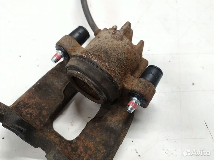 Суппорт передний левый Форд Фокус 1