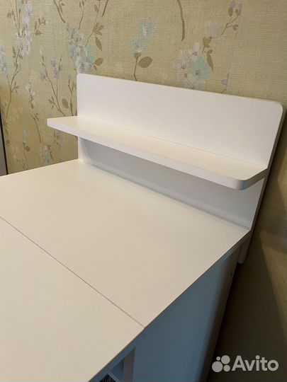 Маникюрный стол