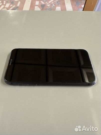 Телефон iPhone 11