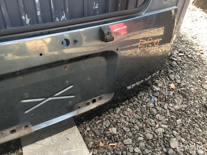 Крышка багажника Cadillac Escalade III 06-14