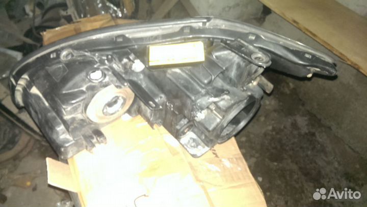 Lexus RX 300 / 330 / 350 фара ксенон правая