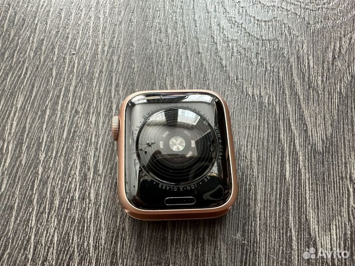 Часы apple watch se 40 mm gold