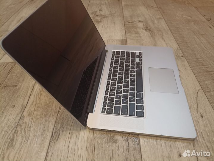 Apple MacBook Pro 15 2016 Radeon R9