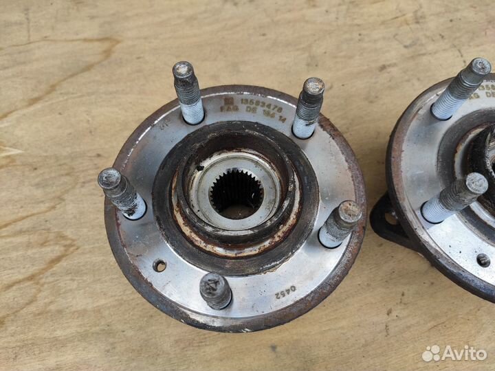 Ступица передняя на Opel Astra J